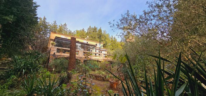 Image No.18-6 Bed Property for sale