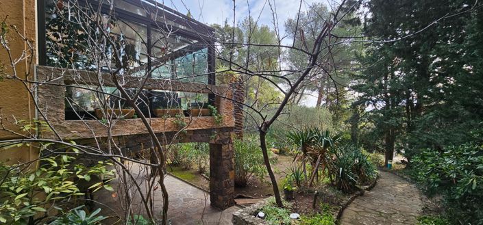 Image No.5-6 Bed Property for sale