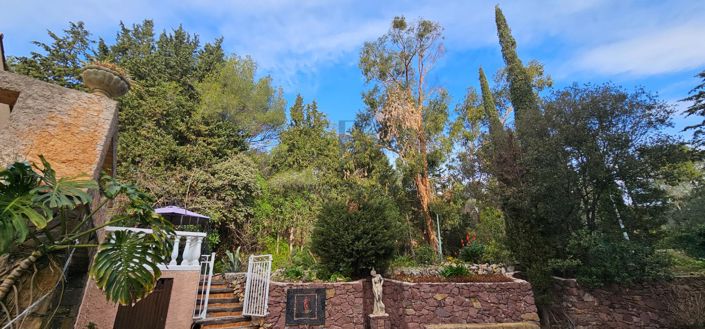 Image No.9-6 Bed Property for sale