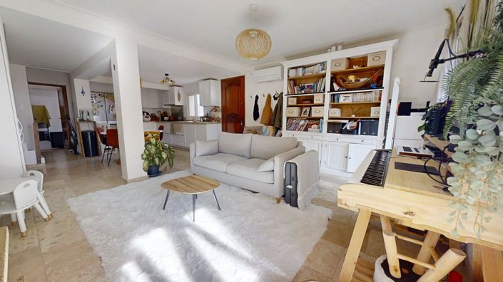 Image No.10-3 Bed House for sale