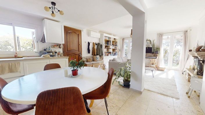 Image No.11-3 Bed House for sale