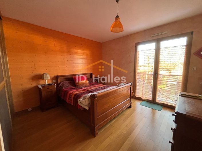 Image No.10-4 Bed House for sale