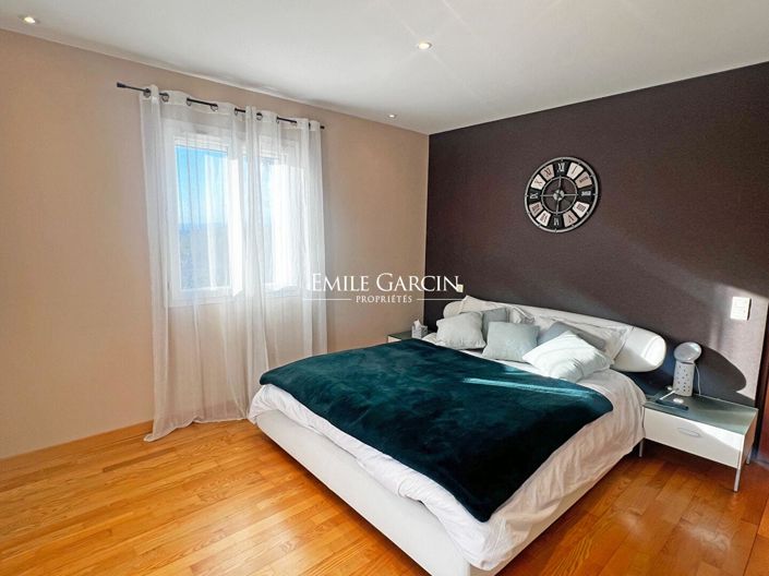 Image No.6-4 Bed House for sale