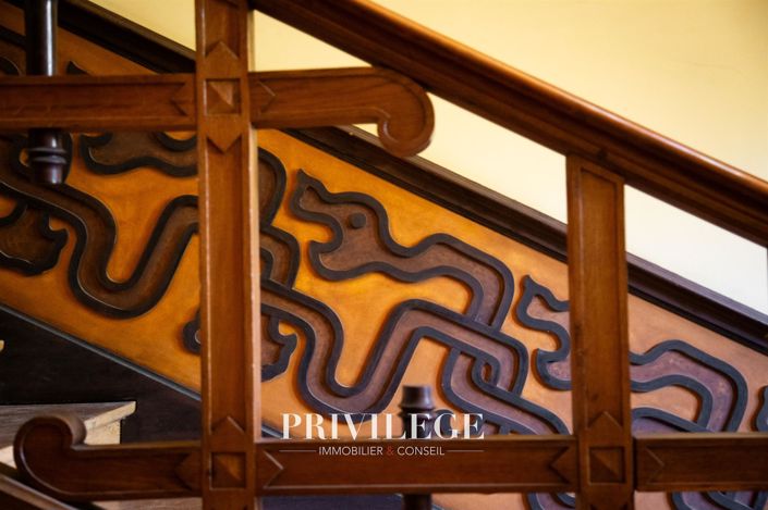 Image No.24-7 Bed House for sale