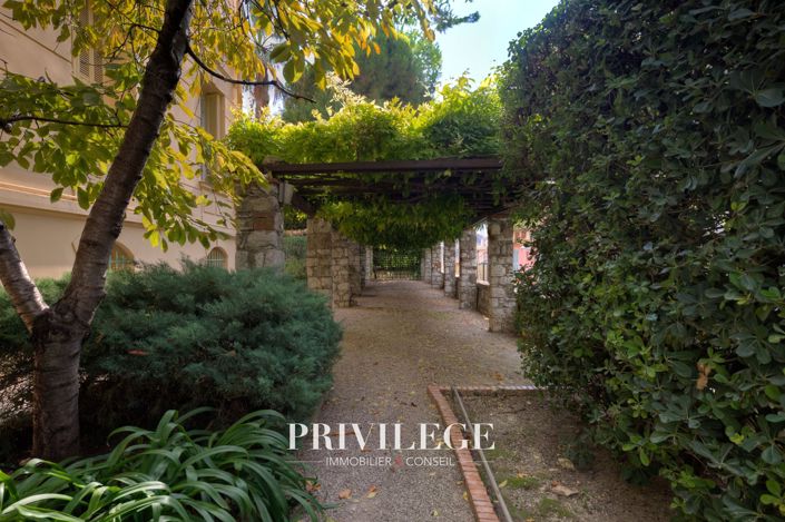 Image No.32-7 Bed House for sale