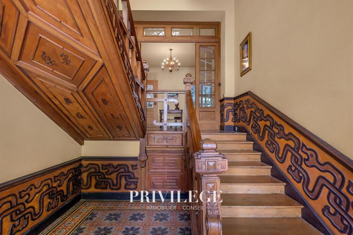 Image No.8-7 Bed House for sale