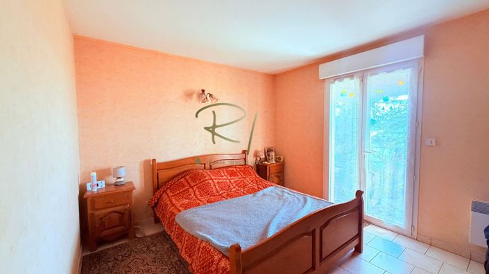 Image No.6-3 Bed House for sale