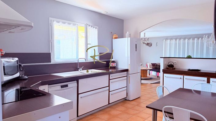 Image No.5-4 Bed House for sale