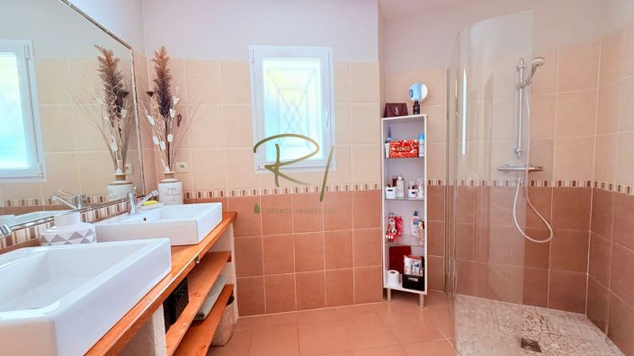 Image No.7-4 Bed House for sale