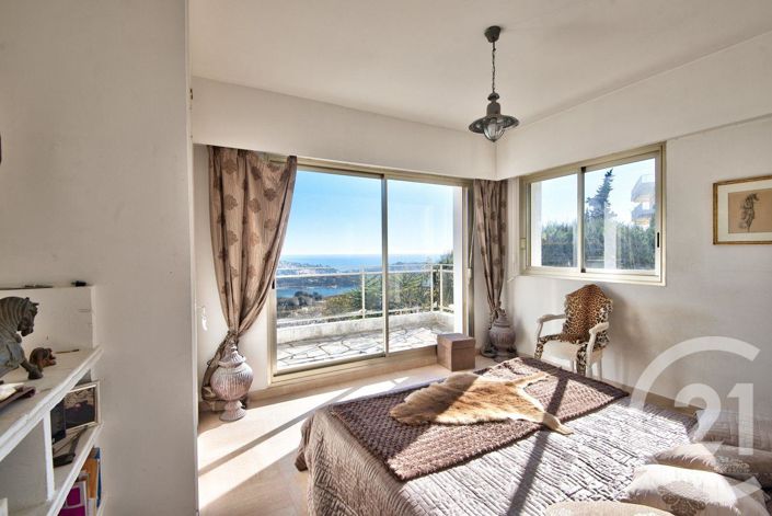 Image No.18-4 Bed House for sale