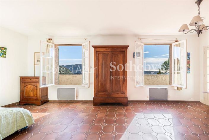 Image No.13-3 Bed Property for sale