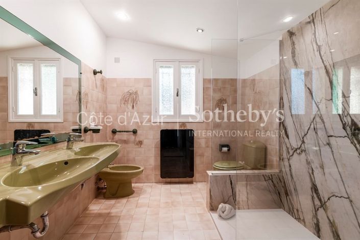 Image No.14-3 Bed Property for sale