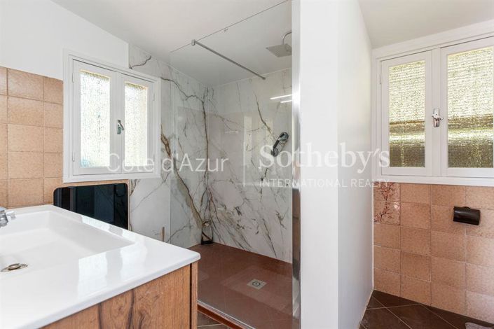 Image No.16-3 Bed Property for sale