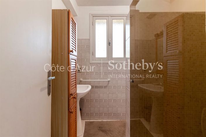 Image No.19-3 Bed Property for sale