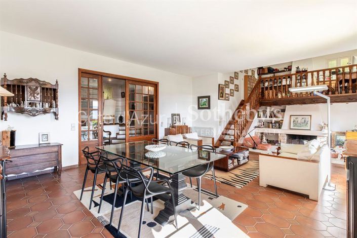 Image No.5-3 Bed Property for sale