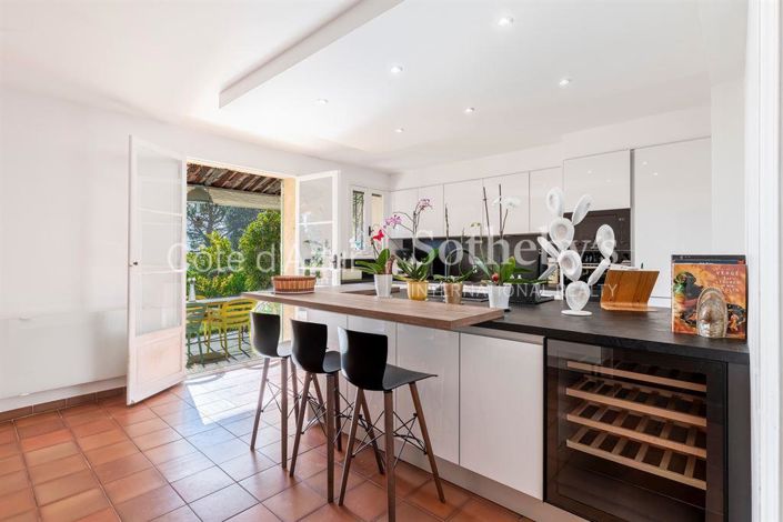 Image No.9-3 Bed Property for sale