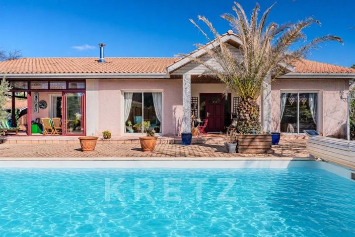 Image No.2-4 Bed House for sale