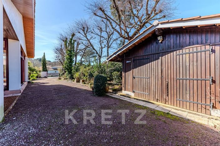 Image No.6-4 Bed House for sale