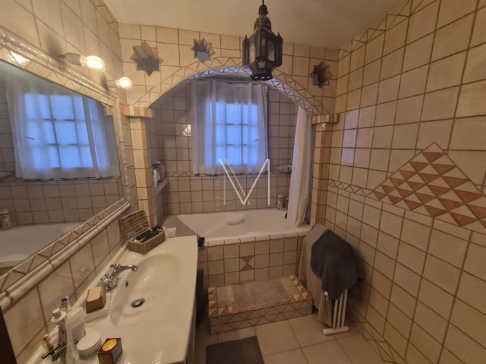 Image No.12-6 Bed House for sale