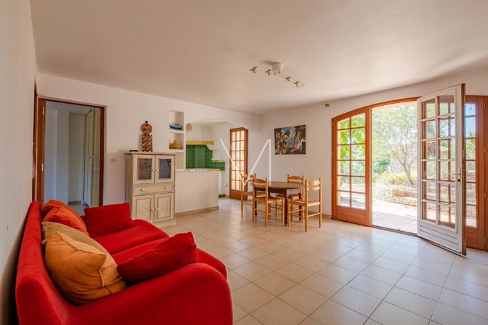 Image No.16-6 Bed House for sale