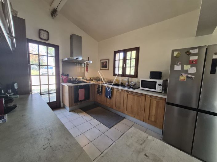 Image No.9-6 Bed House for sale