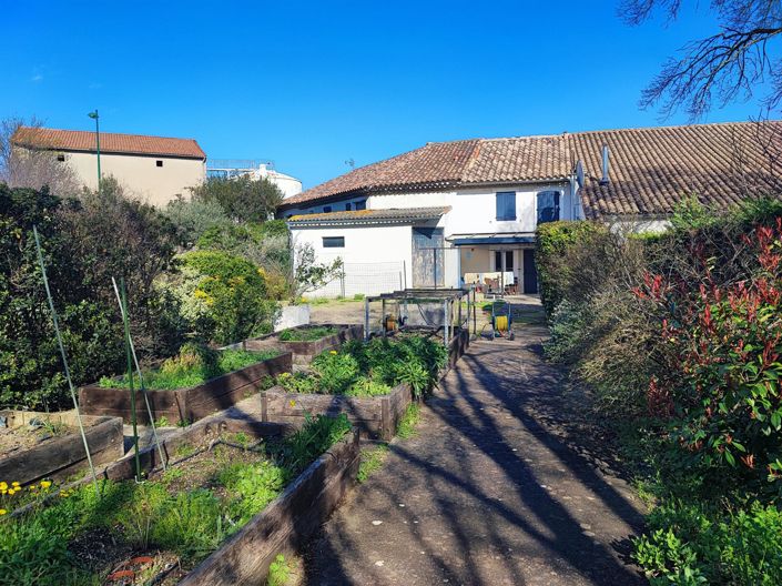 Image No.2-4 Bed House for sale