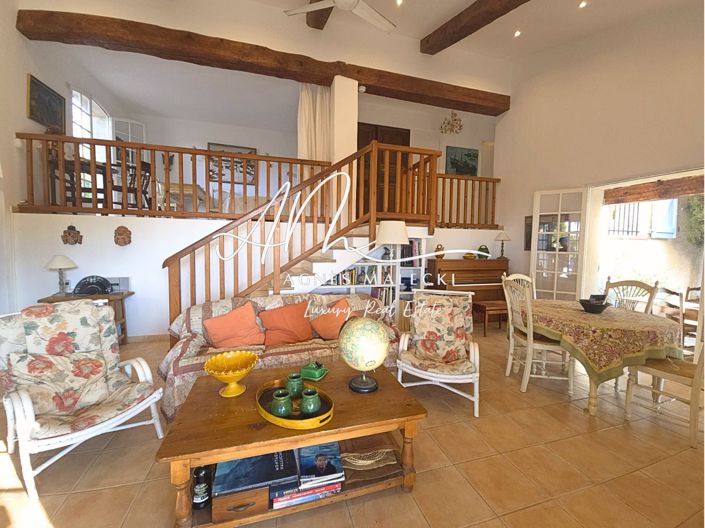 Image No.7-5 Bed House for sale