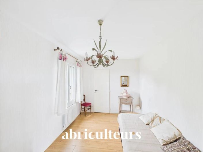 Image No.10-5 Bed House for sale