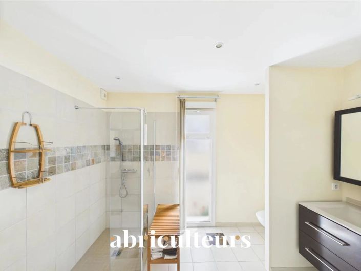 Image No.11-5 Bed House for sale