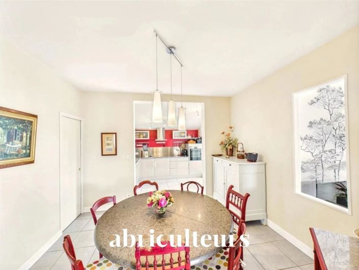 Image No.5-5 Bed House for sale