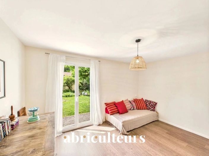 Image No.6-5 Bed House for sale