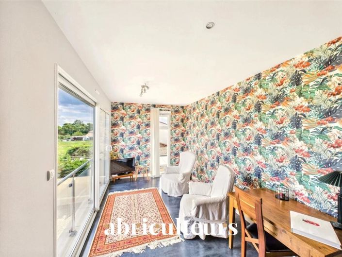 Image No.9-5 Bed House for sale