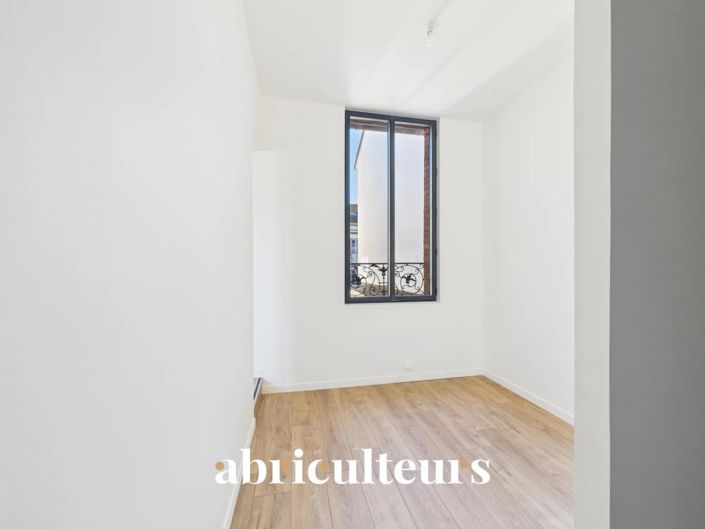 Image No.10-4 Bed House for sale