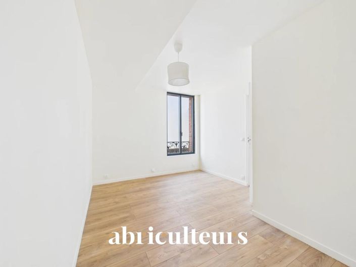 Image No.12-4 Bed House for sale