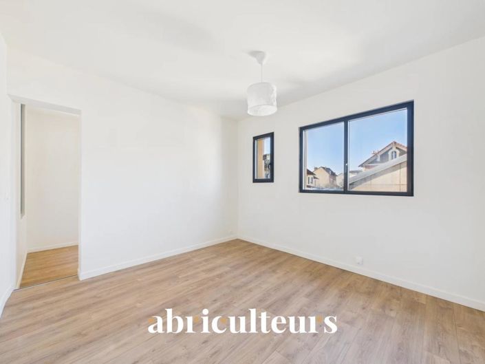 Image No.14-4 Bed House for sale