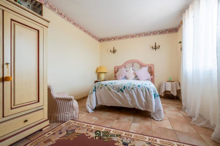 Image No.10-3 Bed House for sale