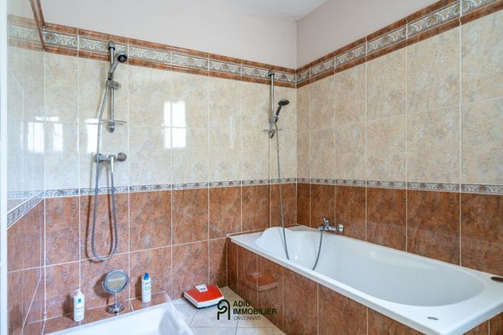 Image No.11-3 Bed House for sale