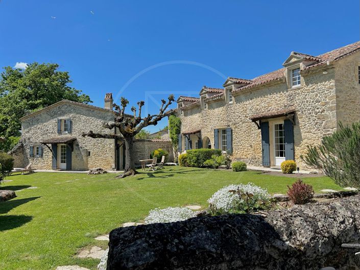 Image No.2-4 Bed House for sale