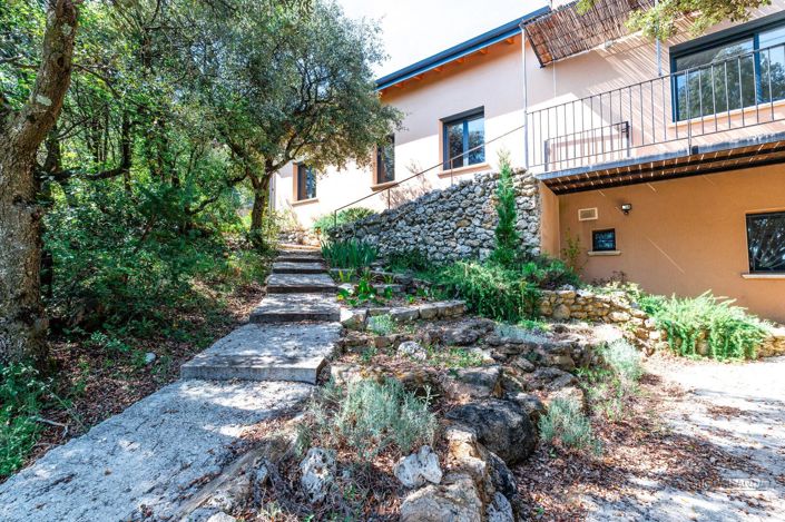 Image No.2-4 Bed House for sale