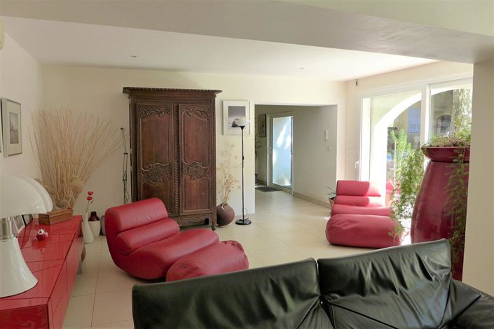 Image No.8-4 Bed House for sale