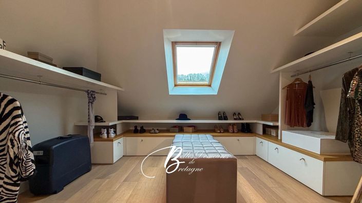 Image No.12-4 Bed House for sale