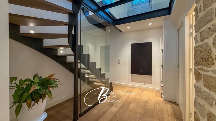 Image No.2-4 Bed House for sale