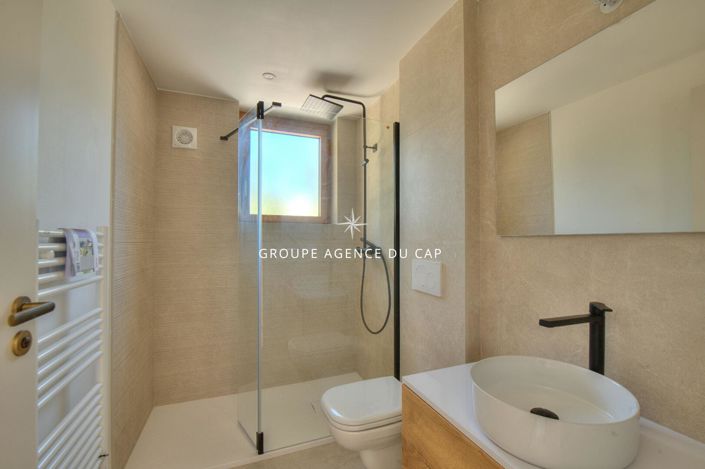 Image No.13-Propriété de 4 chambres à vendre à Saint-Raphael