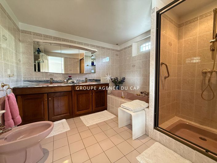 Image No.13-4 Bed House for sale