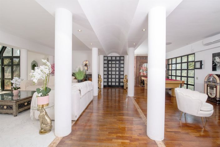 Image No.3-5 Bed House for sale