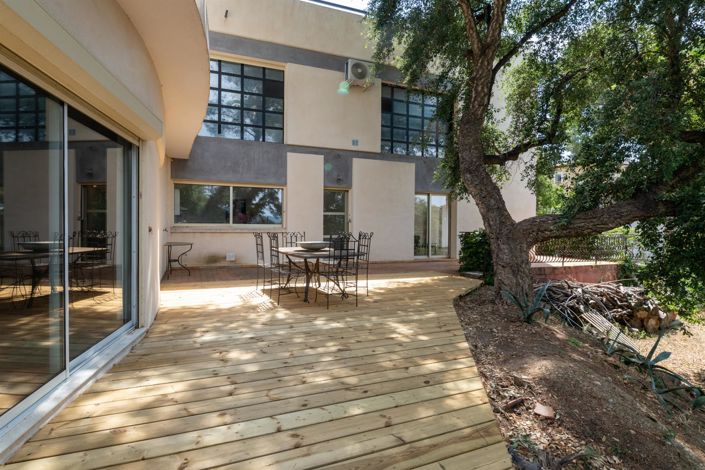 Image No.8-5 Bed House for sale