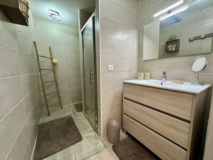 Image No.11-5 Bed House for sale