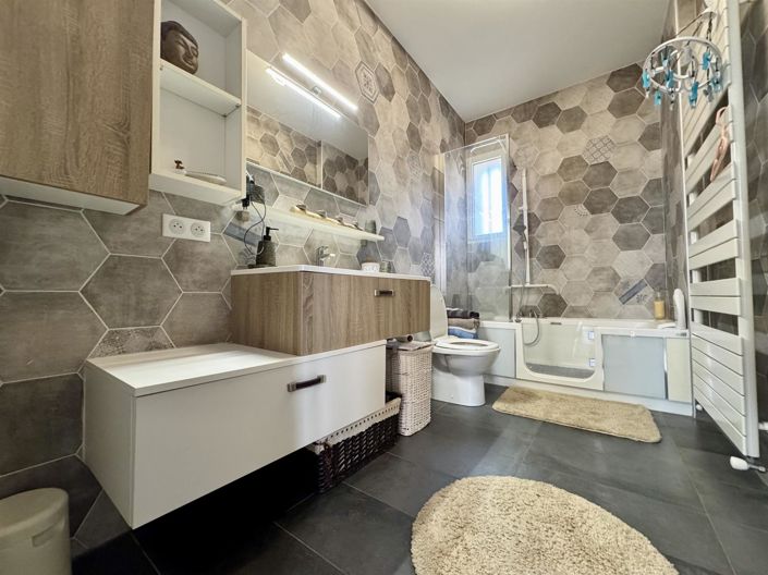 Image No.4-5 Bed House for sale