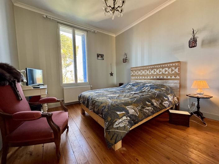 Image No.7-5 Bed House for sale