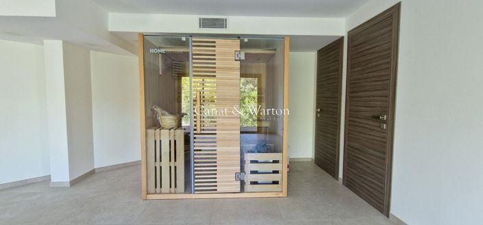 Image No.11-5 Bed Property for sale